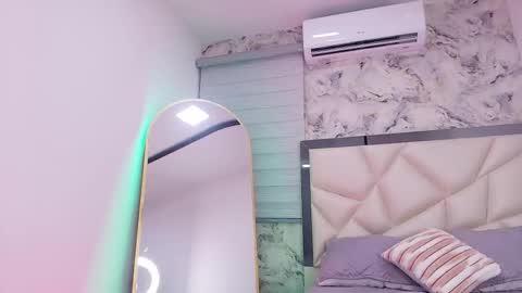 LUNA  online show from December 2025 03:03:01 AM