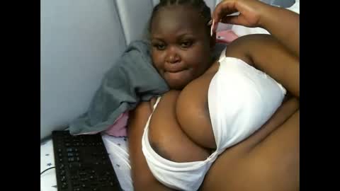 lunabloom01 online show from November 2025 09:15:01 PM