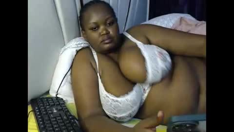 Snapshot of lunabloom01 chatting on May 2026 11:12:02 PM lunabloom01 online show from May 2026 11:12:02 PM