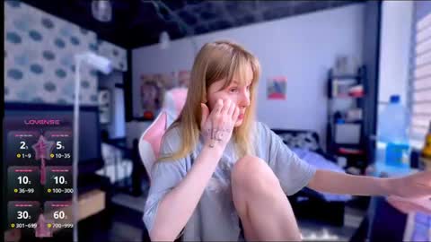 Snapshot of lunacyy chatting on June 2026 01:03:01 PM Britney online show from June 2026 01:03:01 PM