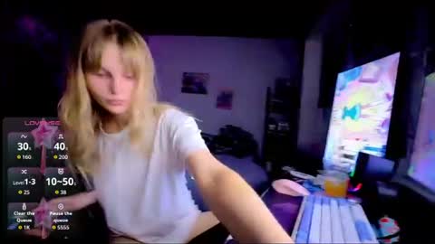 Snapshot of lunacyy chatting on June 2026 08:15:01 PM Britney online show from June 2026 08:15:01 PM