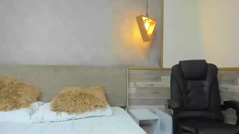 LUNA  online show from November 2025 01:55:02 PM