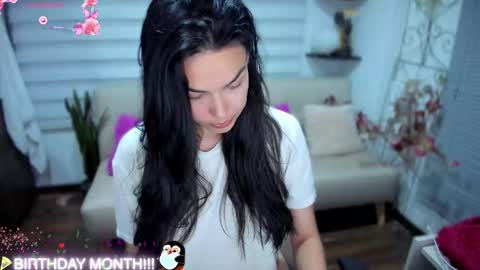 Luna online show from November 2025 02:33:01 AM