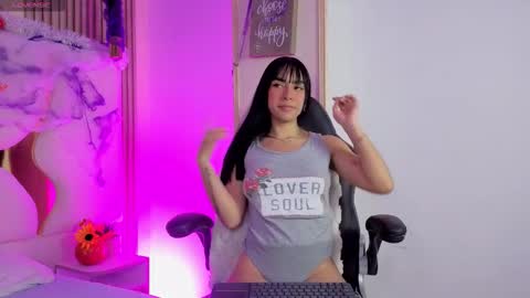 Luna  online show from October 2025 07:59:01 PM