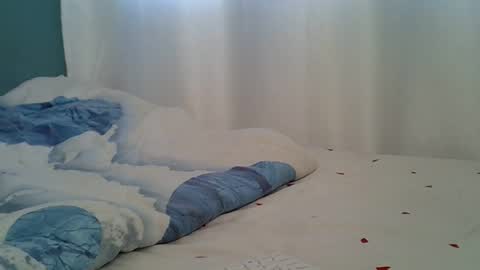 lunalove22_ online show from November 2025 04:15:01 AM