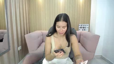 Snapshot of lunamillers_ chatting on April 2026 03:53:02 AM lunamillers_ online show from April 2026 03:53:02 AM
