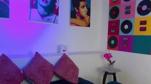 Luna online show from February 2025 07:42:01 PM