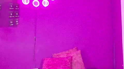 Luna online show from March 2025 11:03:02 PM