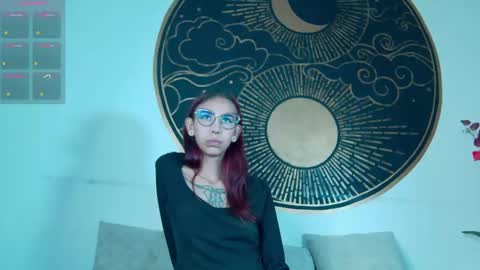 Luna online show from September 2025 07:49:01 PM