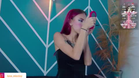 Luna online show from September 2025 07:51:02 PM