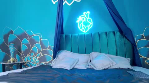 Luna online show from September 2025 08:58:01 PM