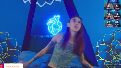 Luna online show from October 2025 08:09:02 PM