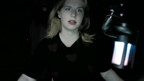 lunamystique_ online show from October 2025 08:18:02 PM