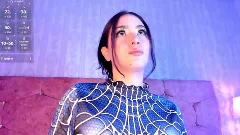 Luna  online show from October 2025 08:33:02 PM