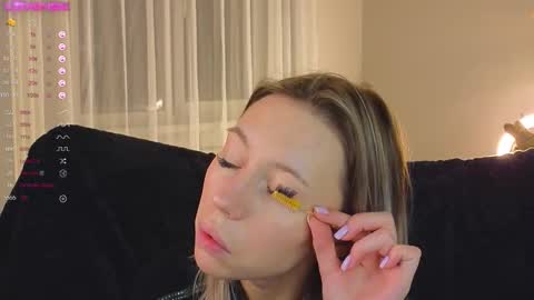 Kelly online show from October 2025 02:43:02 PM