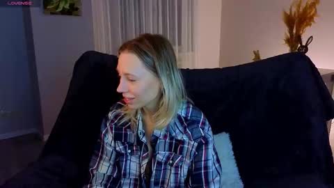 Kelly online show from November 2025 02:42:01 PM