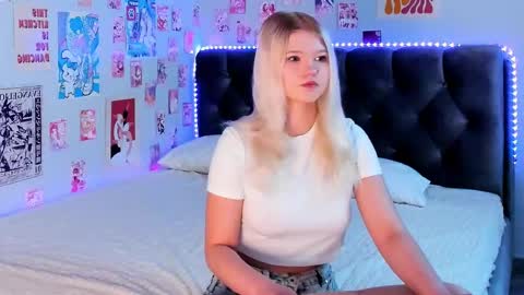 lunariafox online show from May 2026 02:34:02 PM