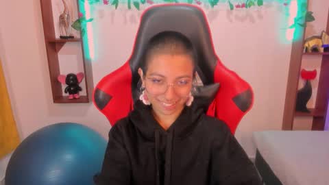 lunarichy online show from October 2025 09:26:01 PM