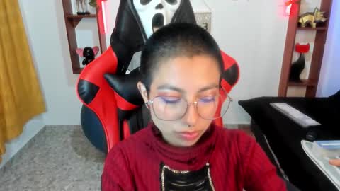 lunarichy online show from October 2025 08:20:01 PM