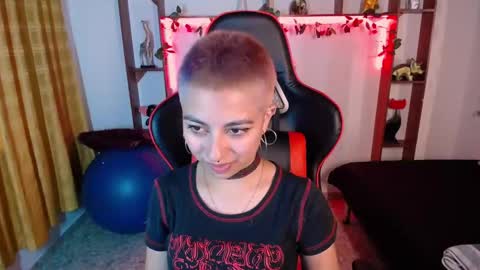 lunarichy online show from November 2025 08:31:01 PM