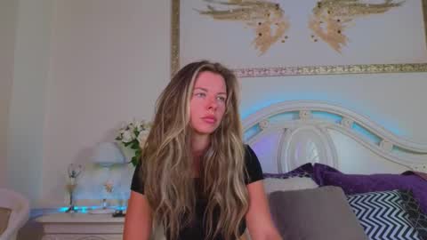 Luna Rishi online show from September 2025 11:43:01 AM