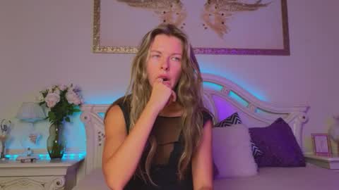 Luna Rishi online show from September 2025 11:57:01 AM