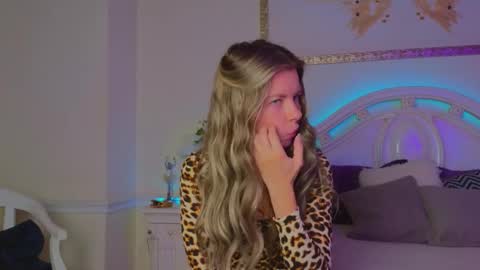 Luna Rishi online show from October 2025 11:53:02 AM