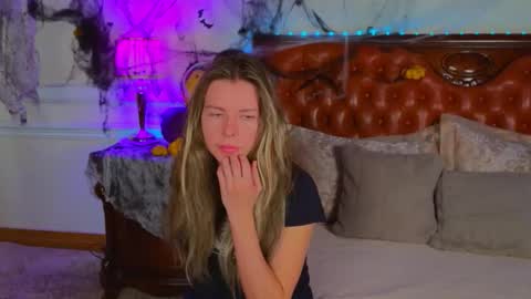 Luna Rishi online show from October 2025 06:17:01 AM