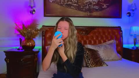 Luna Rishi online show from November 2025 06:27:01 AM