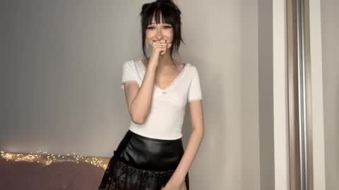 LunarMoly online show from April 2026 06:04:02 PM