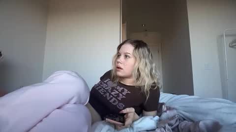 Snapshot of lunarose17 chatting on January 2026 08:56:01 PM lunarose17 online show from January 2026 08:56:01 PM