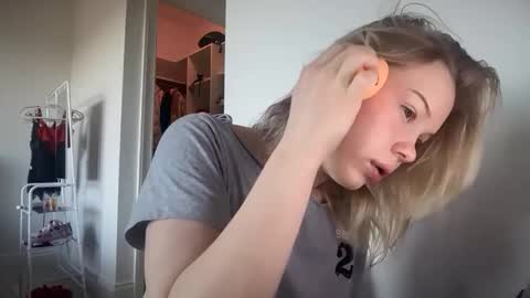 Snapshot of lunarose17 chatting on February 2026 07:07:01 PM lunarose17 online show from February 2026 07:07:01 PM