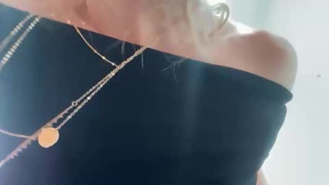 Snapshot of lunarose17 chatting on February 2026 08:38:01 PM lunarose17 online show from February 2026 08:38:01 PM