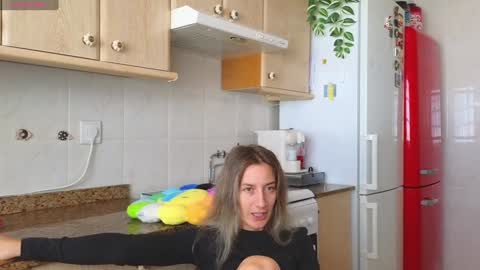  Luna online show from February 2025 12:26:02 PM