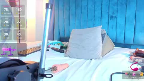LUNA  online show from May 2026 07:00:02 PM