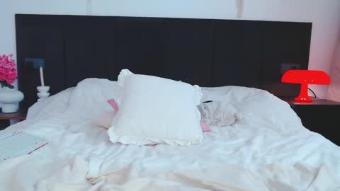 LunaticaBae online show from April 2026 07:45:01 AM