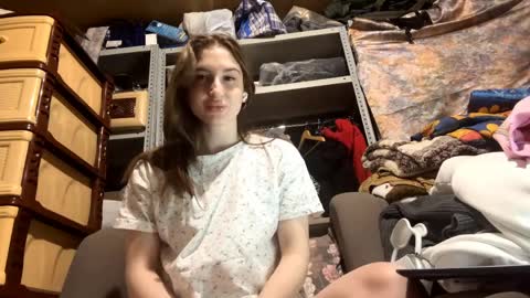 Snapshot of lunavellex chatting on April 2026 03:43:01 PM Mia online show from April 2026 03:43:01 PM