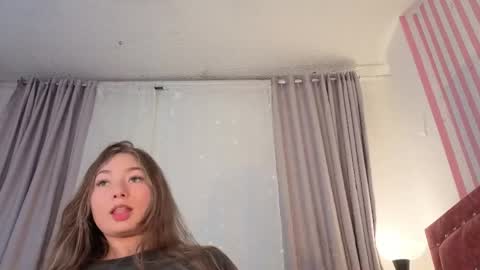 Snapshot of lunavelvet7 chatting on May 2026 10:28:01 PM lunavelvet7 online show from May 2026 10:28:01 PM