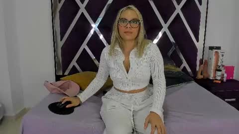 Snapshot of lunaviceht chatting on June 2026 12:17:01 PM lunaviceht online show from June 2026 12:17:01 PM