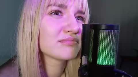 LunaXLoverx online show from October 2025 10:18:02 PM