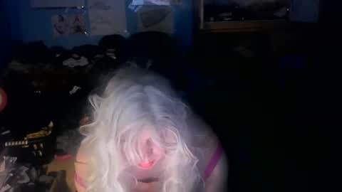 Snapshot of lunaxxxx97 chatting on May 2026 03:03:02 AM LunaXXX online show from May 2026 03:03:02 AM