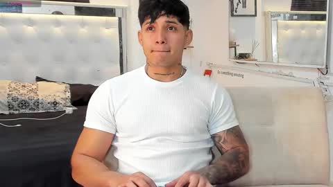 Lunay online show from November 2025 02:00:02 AM