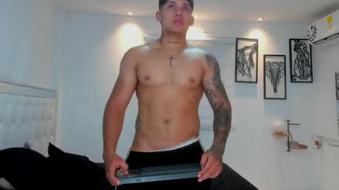 Lunay online show from April 2026 10:25:02 PM