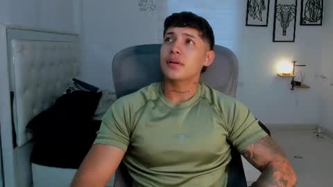 Snapshot of lunay_xtreemboy chatting on June 2026 01:03:02 PM Lunay online show from June 2026 01:03:02 PM