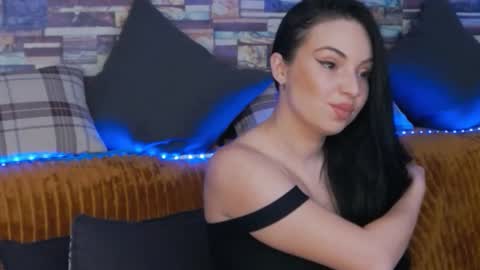 LunnaGray online show from November 2025 07:08:01 AM