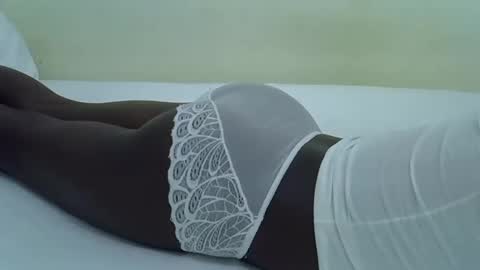 Snapshot of lupitah_ chatting on January 2025 01:06:01 AM sweet girl online show from January 2025 01:06:01 AM