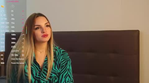 Briena online show from November 2025 06:08:02 AM