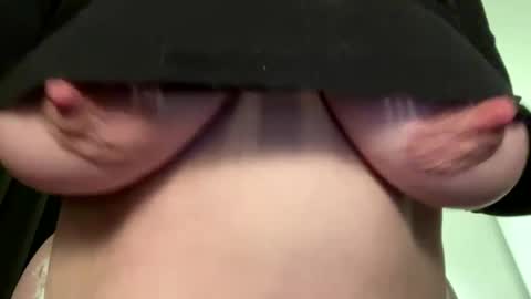 lustytits85 online show from December 2024 12:18:02 PM