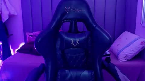 luuuh011s online show from December 2025 02:37:01 PM