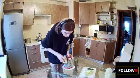 luuvteam online show from October 2025 01:48:02 PM